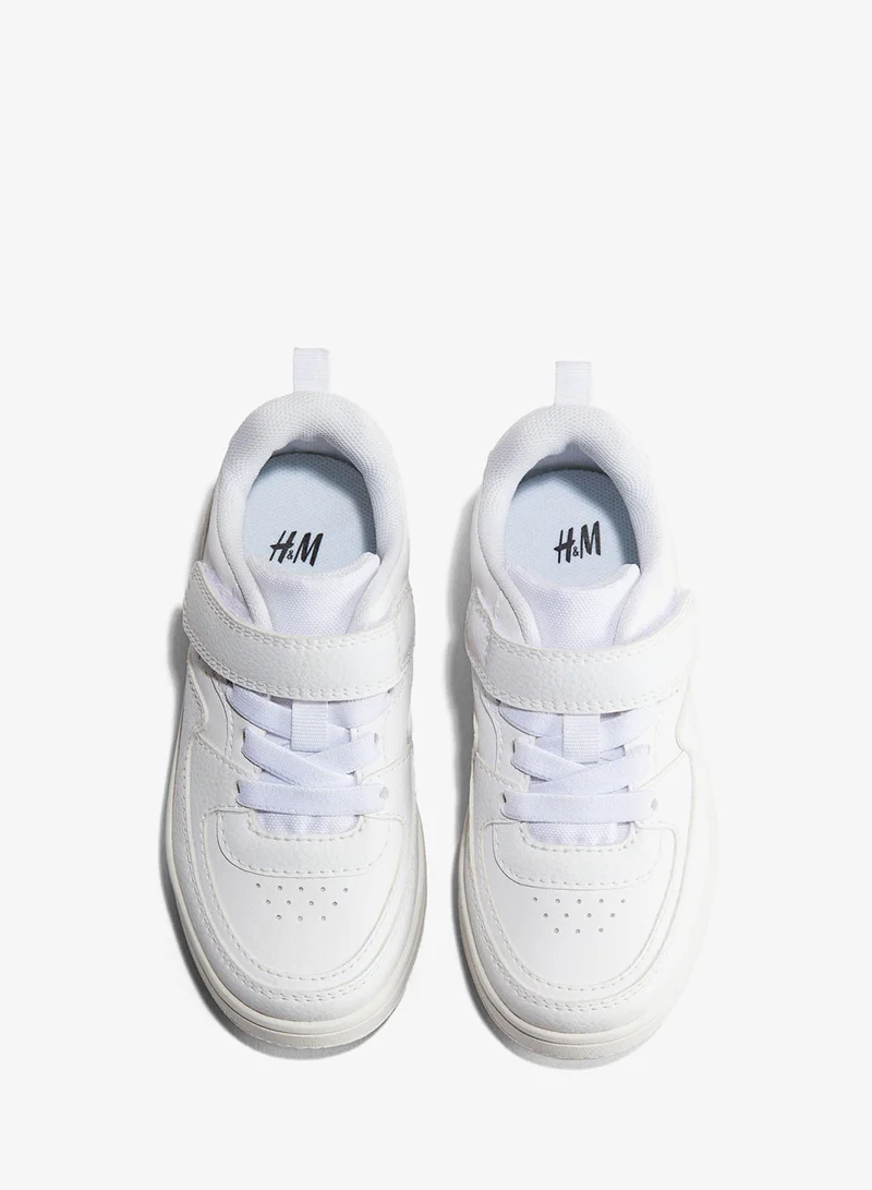 اتش اند ام حذاء رياضي